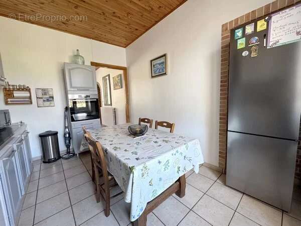 Maison avec garage et jardin attenant - photo 8
