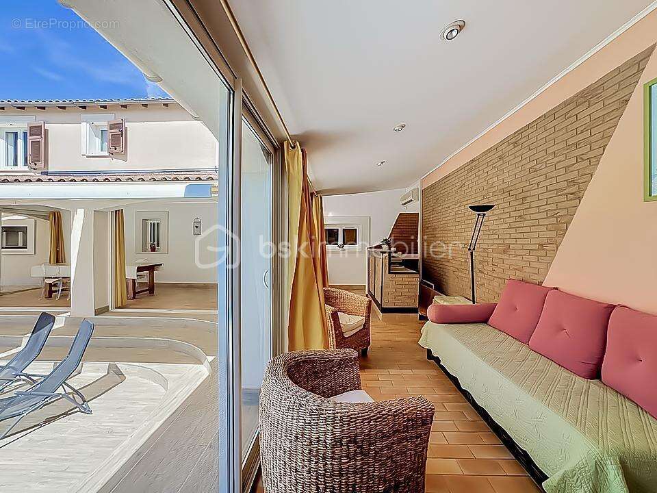 *** magnifique villa t7 de 222 m² avec piscine - castries *** - photo 9