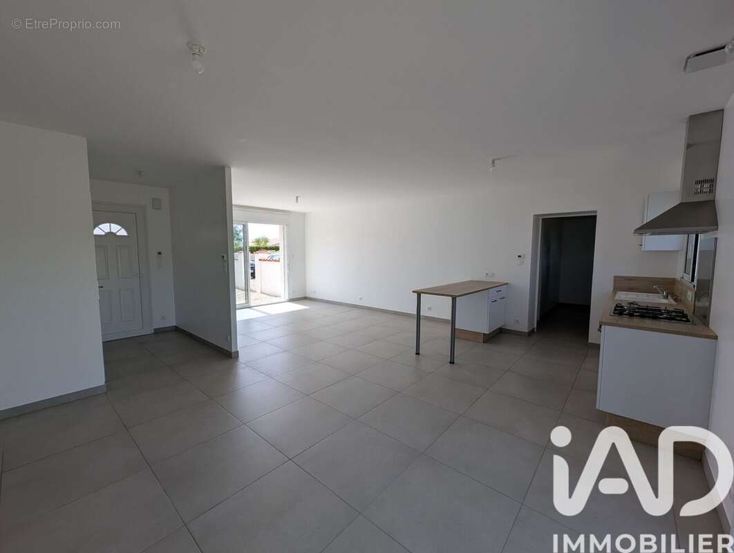 Maison 85 m² à Saint-Simon-De-Pellouaille  - photo 3
