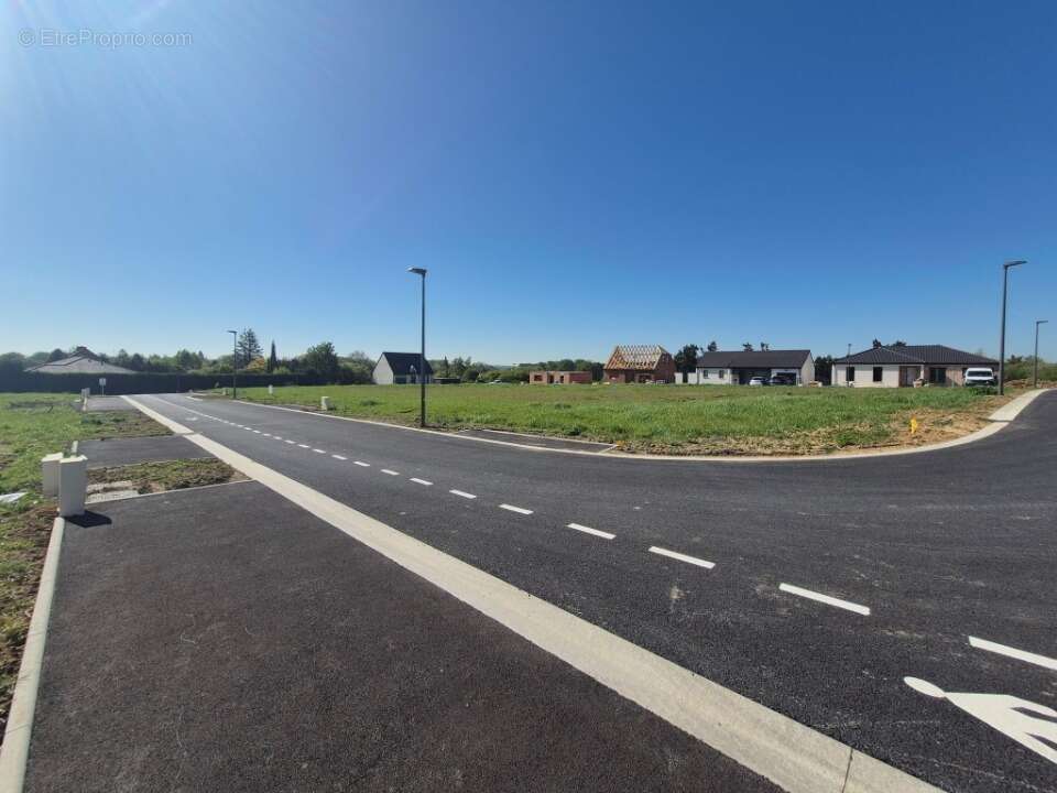 Terrain à THUN-L'EVEQUE