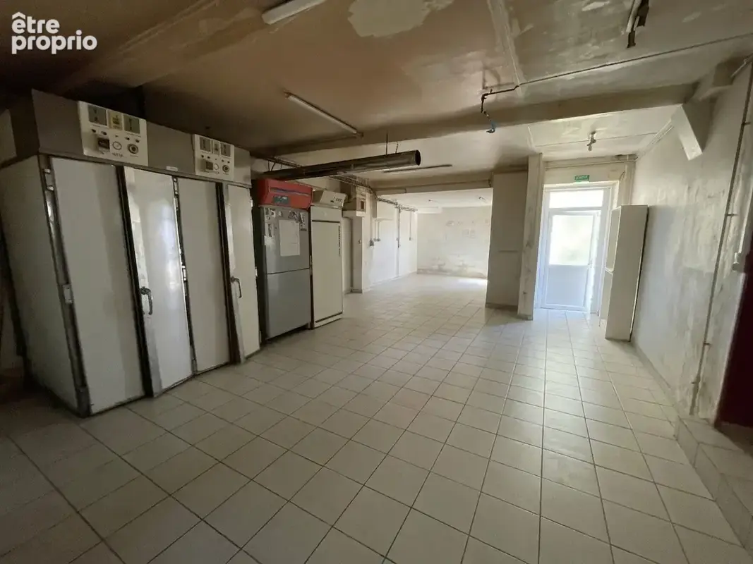 Ensemble immobilier mixte : Maison de village + Local commercial (Boulangerie) — Centre-bourg de Frontenay-Roh - photo 3