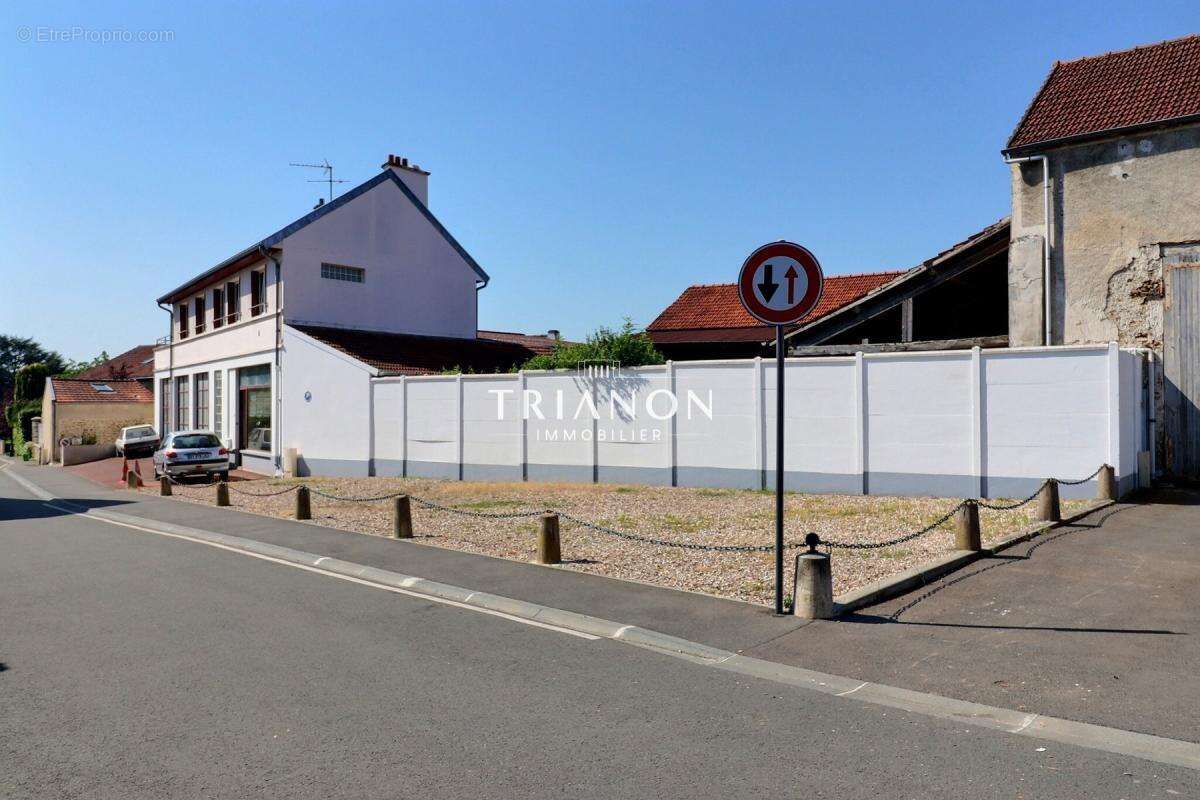 Commerce à SAINT-NOM-LA-BRETECHE