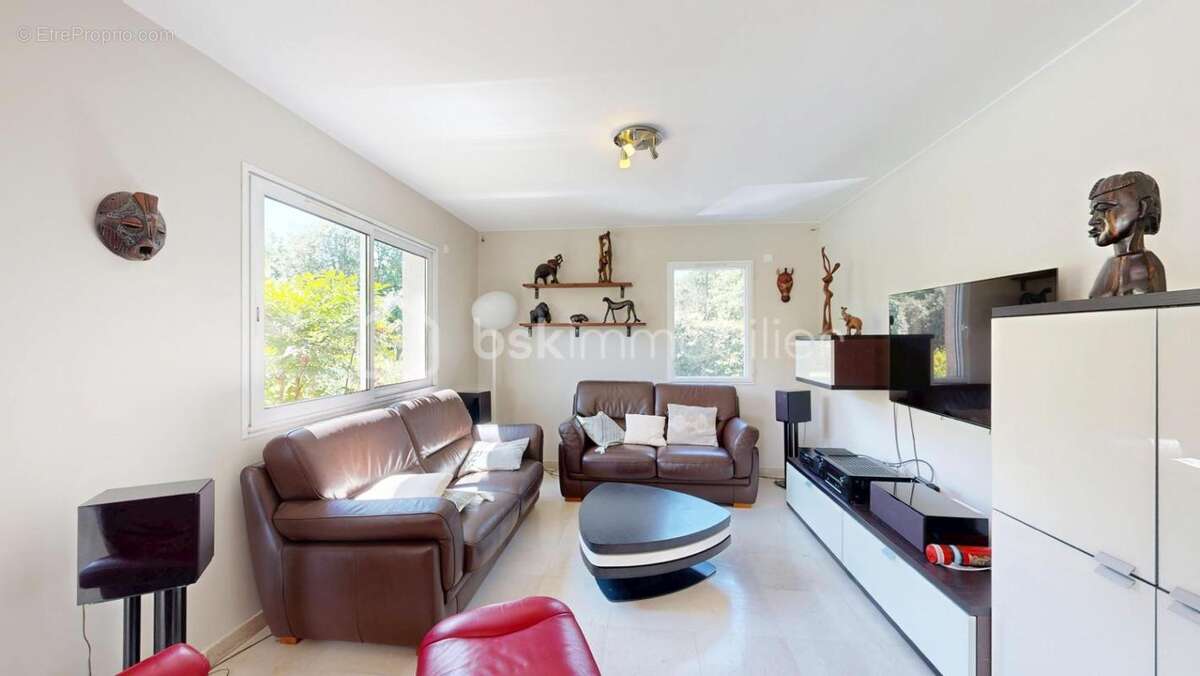 Villa familiale 164 m² - 5 chambres - Piscine - Terrain arboré 2 574 m² - Mérenvielle - photo 5