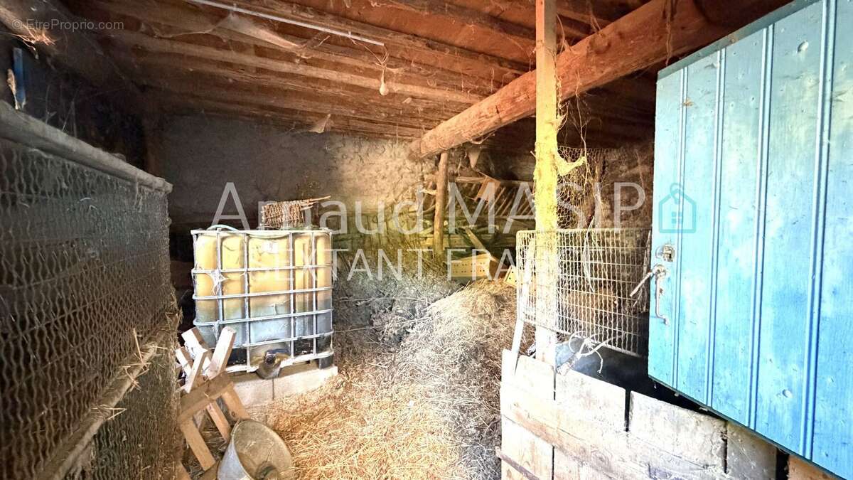 Maison de hameau 4f a renover, 3-ch, jardin, terrasse, grange attenante - photo 19