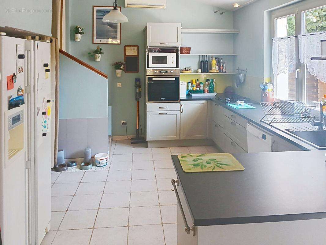 Villa sur 1700m² de terrain avec piscine, appartement et garage - LE VAL - photo 9
