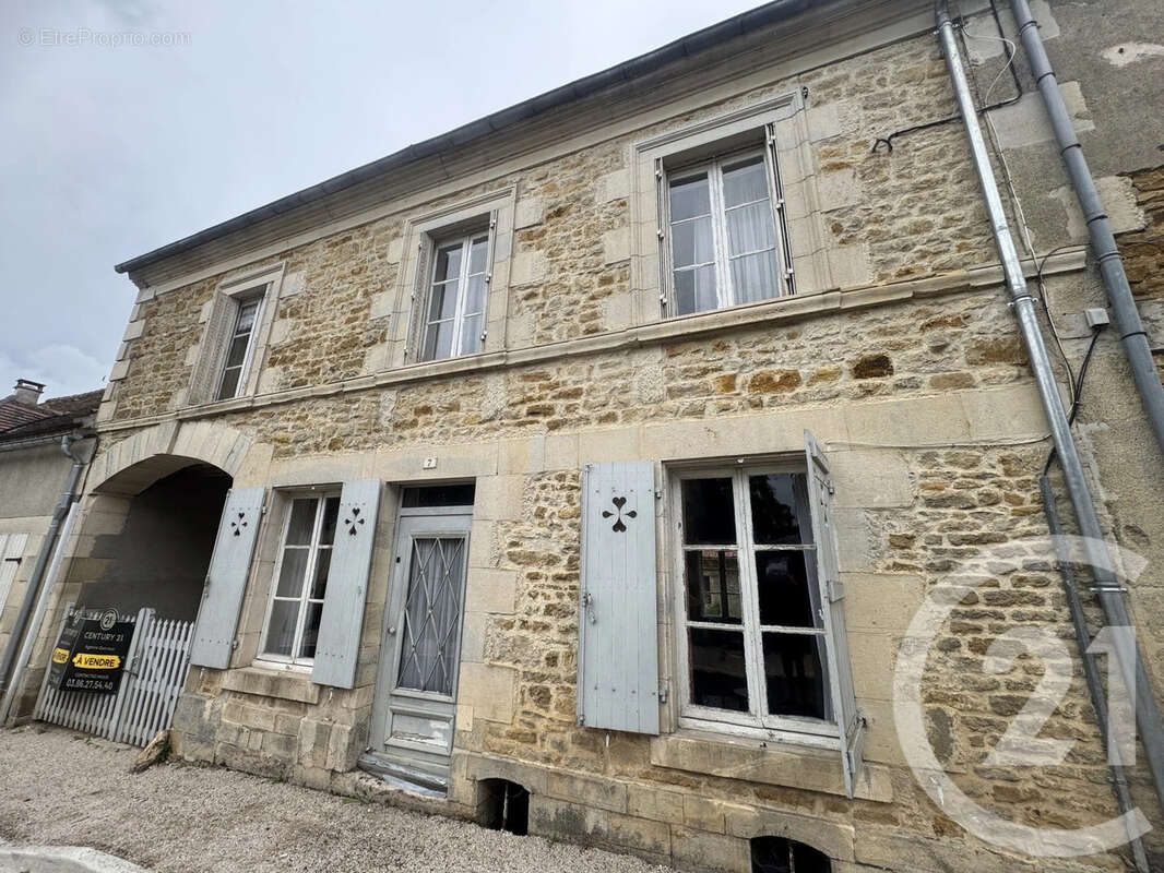 Maison à MENOU
