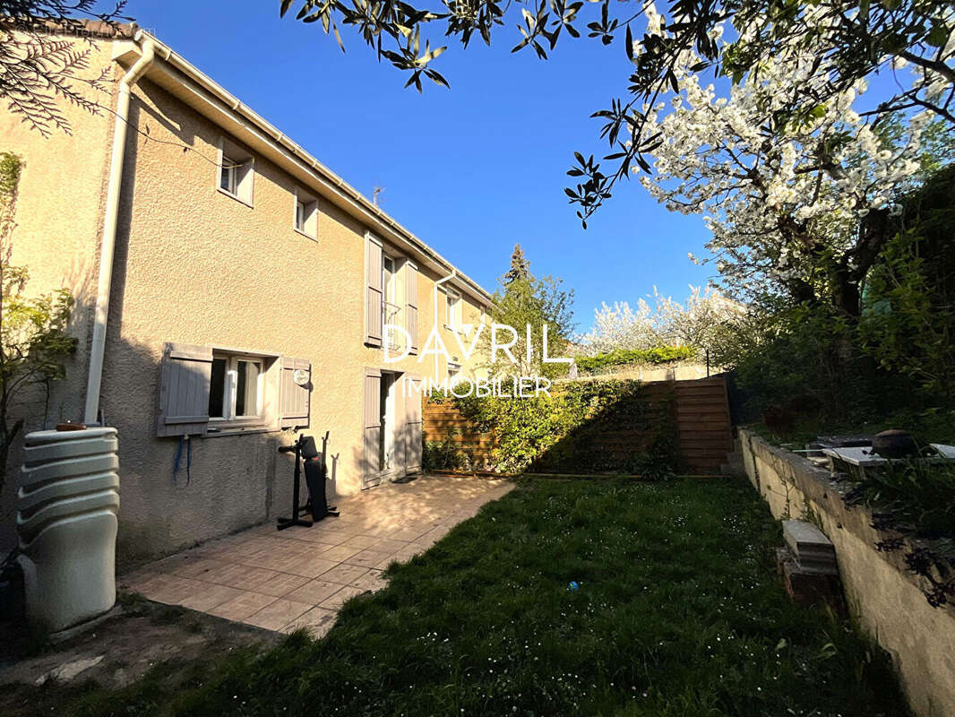 Maison à CHANTELOUP-LES-VIGNES