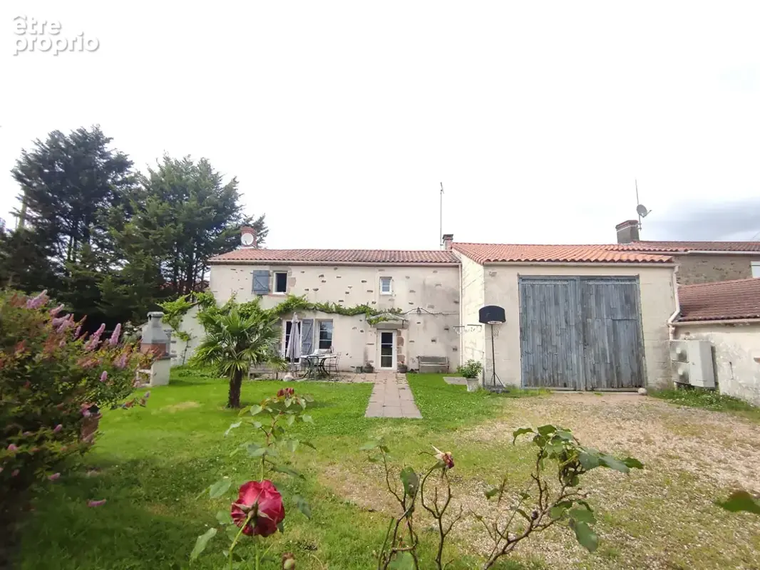 Photo Maison à Sainte-Flaive-Des-Loups au prix de 230 000€