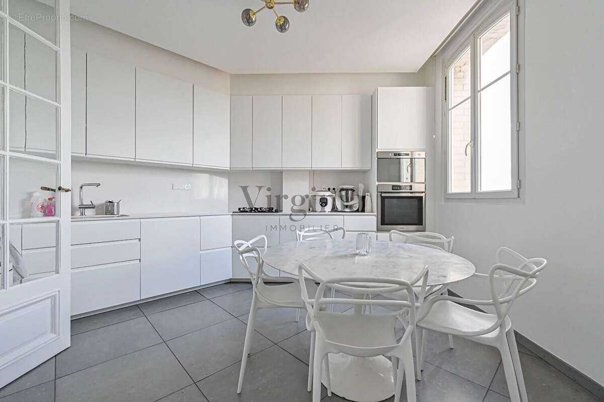 Appartement à CHARENTON-LE-PONT