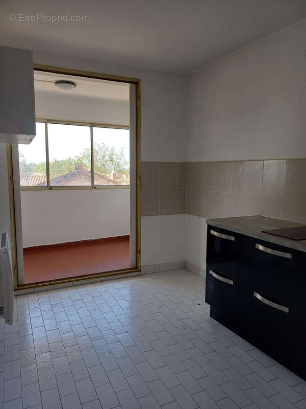 T3 lumineux de 66m2 avec balcon et loggia à Vendre à Salon-de-Provence à deux pas du Centre Ville - photo 2