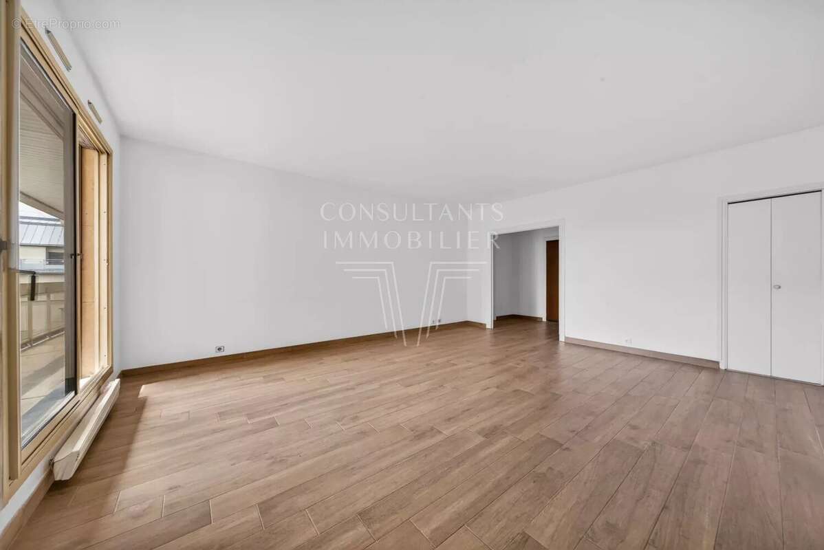 Appartement à PARIS-8E