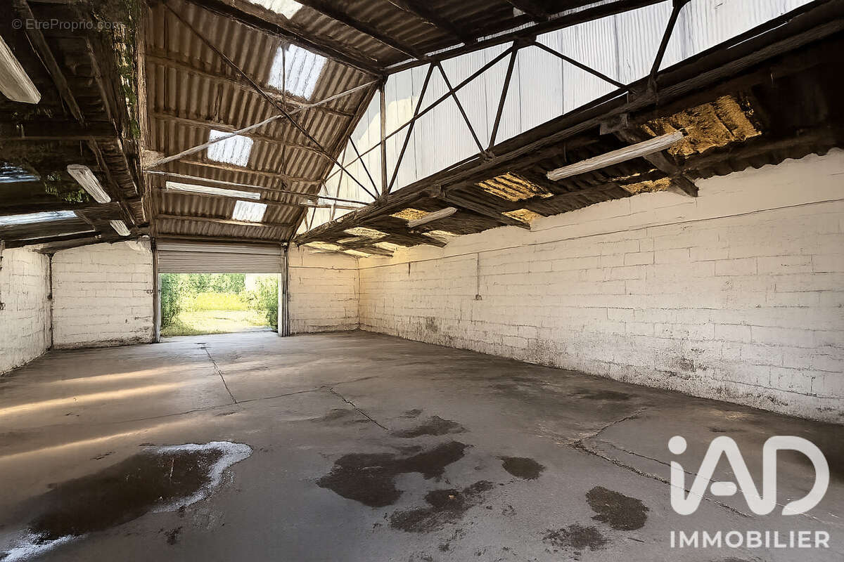 Commerce 321 m² à Boissy-Saint-Leger  - photo 2