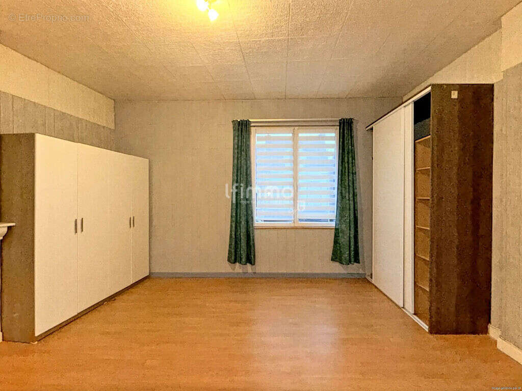 Maison à QUIEVRECHAIN