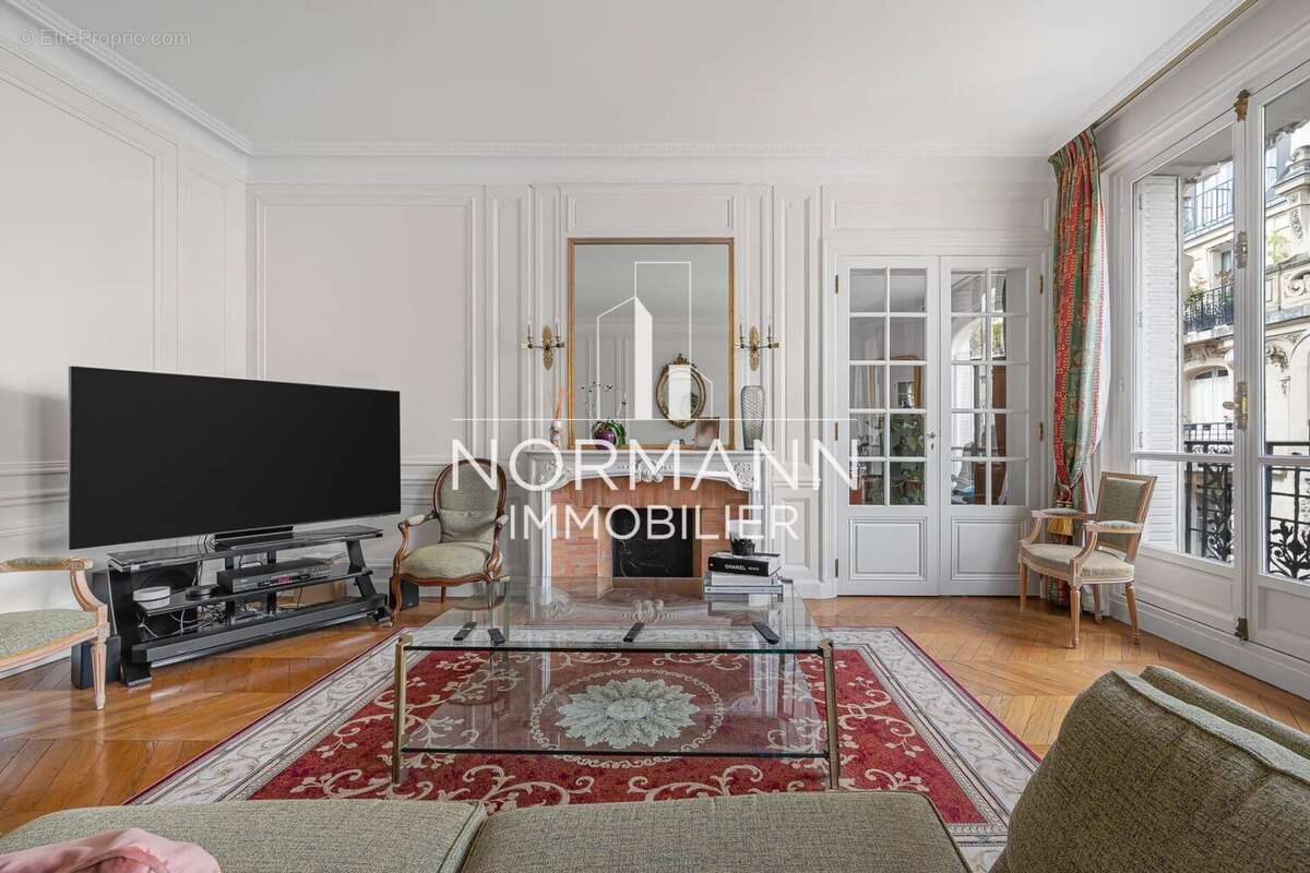 Appartement à PARIS-16E