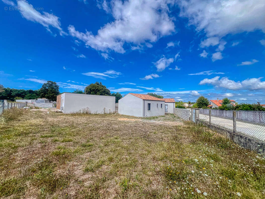 SAINT-SULPICE-DE-ROYAN ? Terrain à bâtir d'environ 470 m² - photo 3