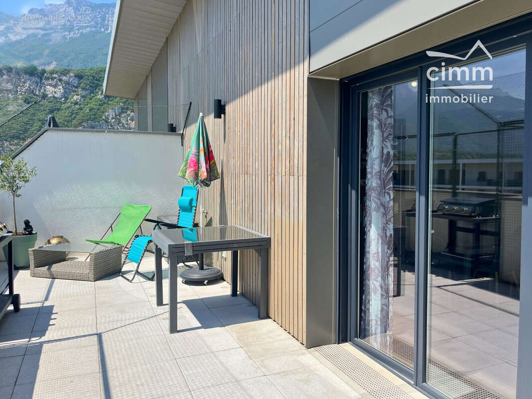 Appartement 64 m² à Le Pont-De-Claix  - photo 2