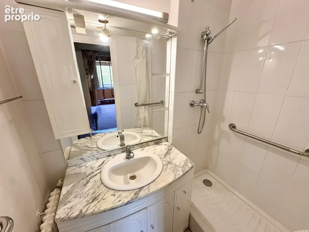 Appartement t2 / dernier étage / balcon / ascenseur / cave / garage fermé / chamalières - photo 9