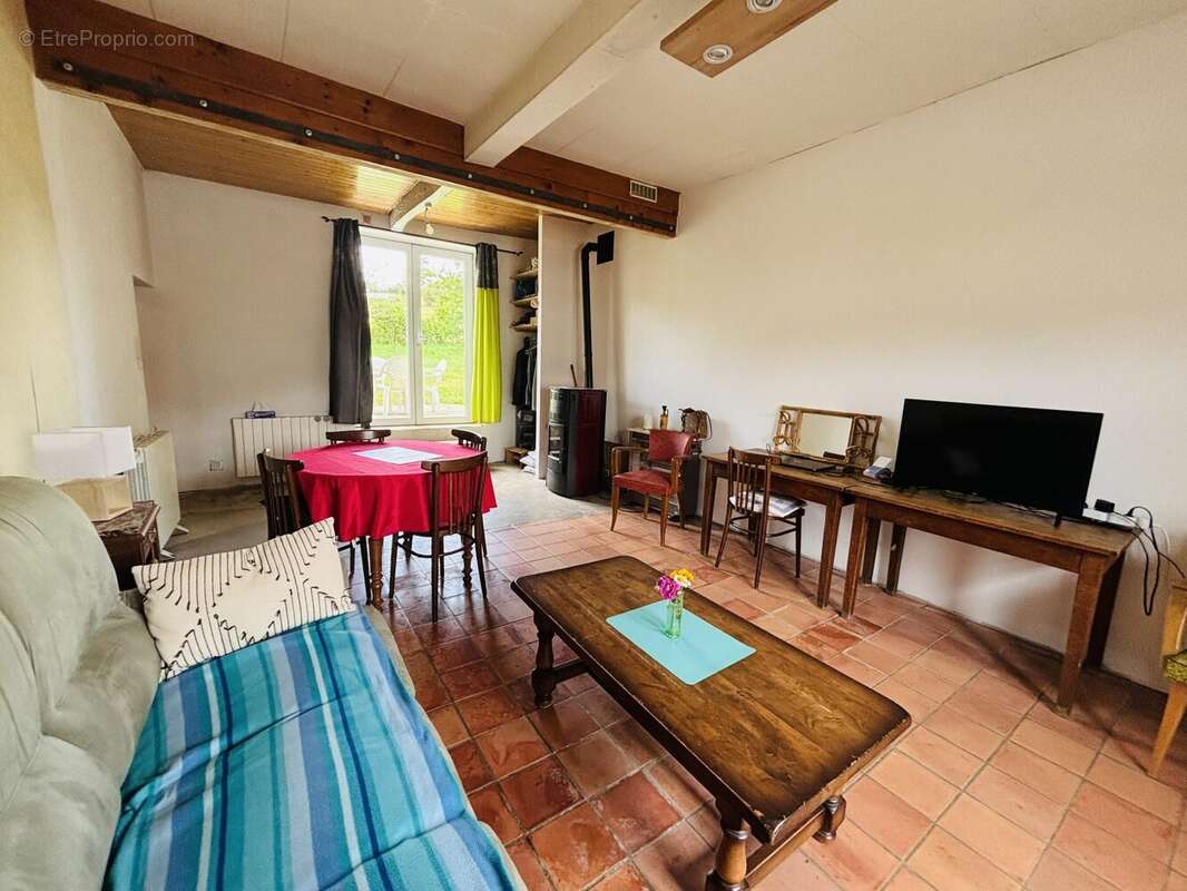 Maison 143 m² à Saint-Christophe-Et-Le-Laris  - photo 6