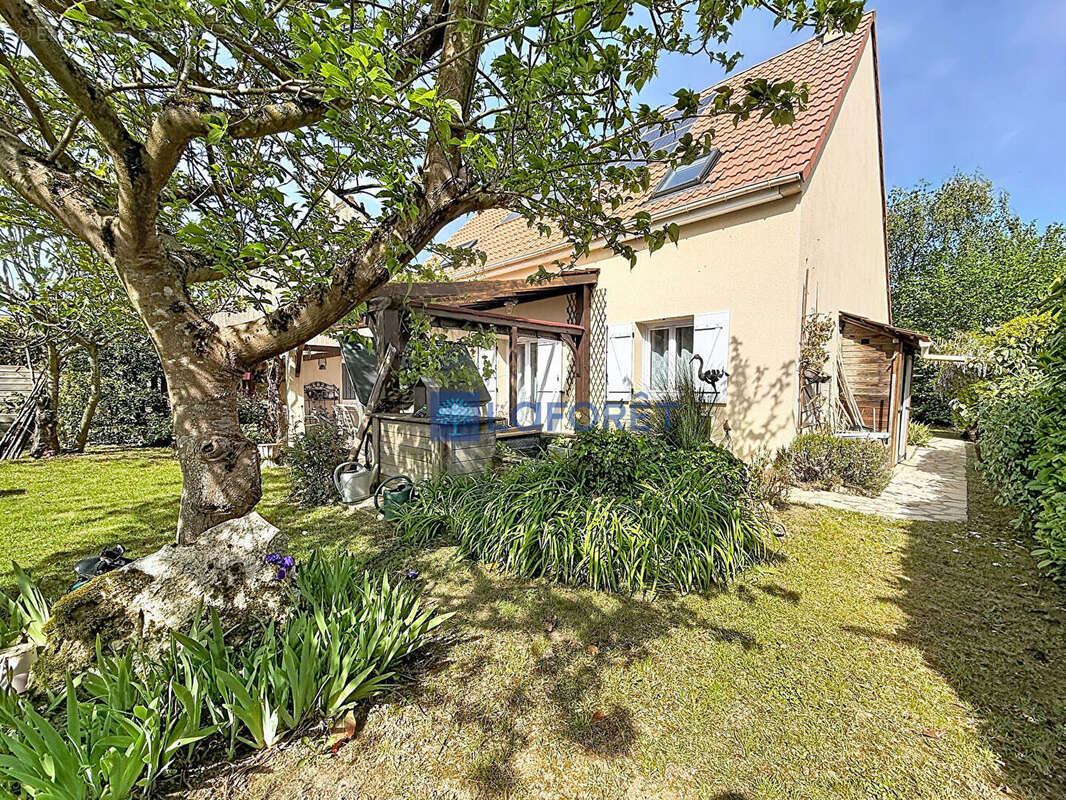 Maison à SAINT-PIERRE-DU-PERRAY