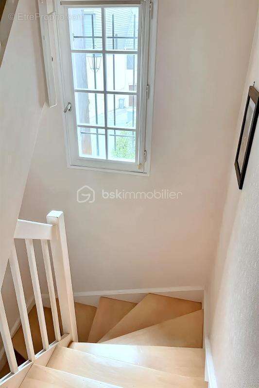 Maison à LES CLAYES-SOUS-BOIS