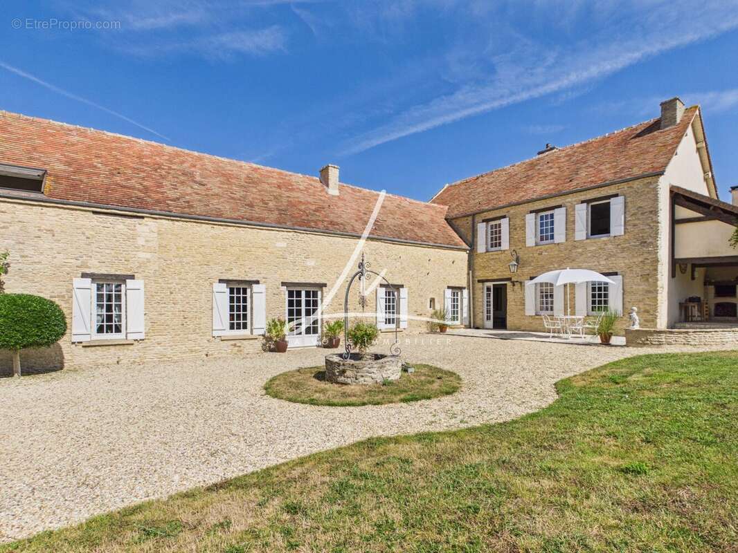 Maison à MEZIDON-CANON