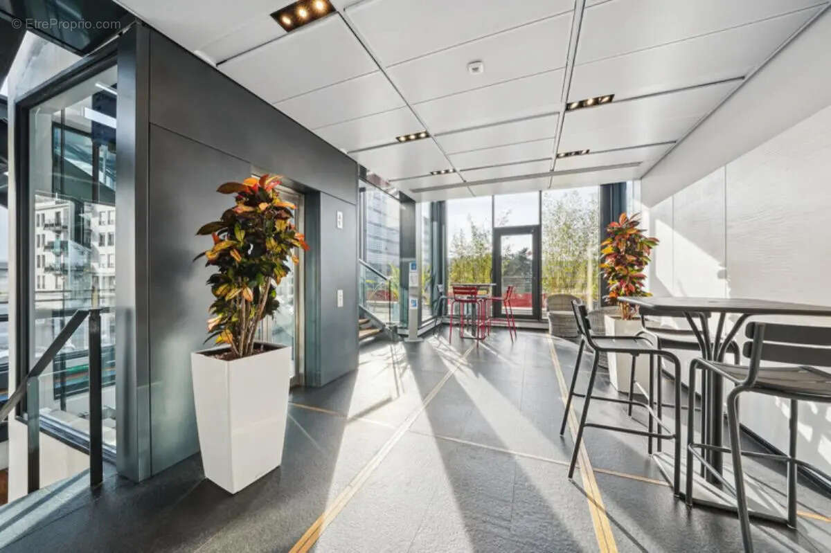 Commerce à ISSY-LES-MOULINEAUX