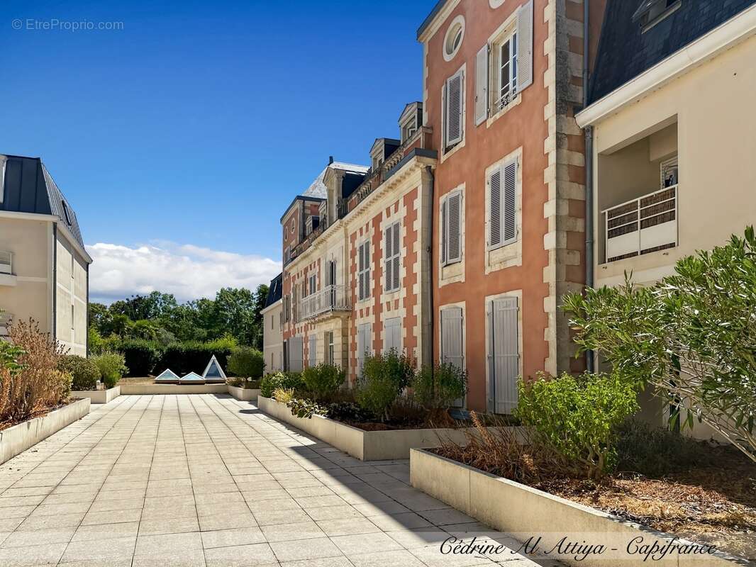 Appartement à vendre 2 pièces de 35m2 au 1er étage avec ascenseur, loggia, parking et local à vélos - photo 2