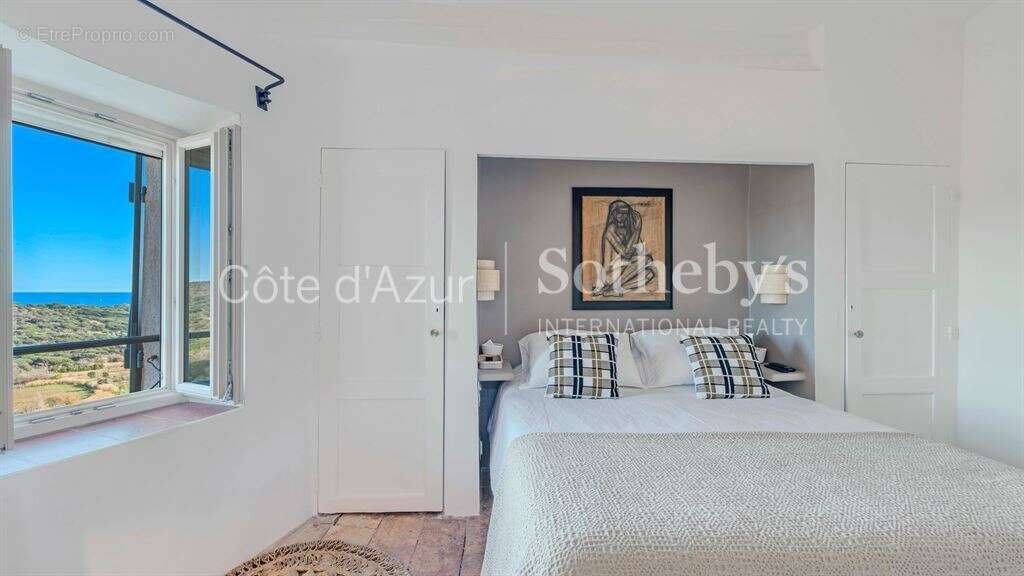 Exclusivité : Maison de village rénovée avec terrasse et vue mer à Ramatuelle - photo 10