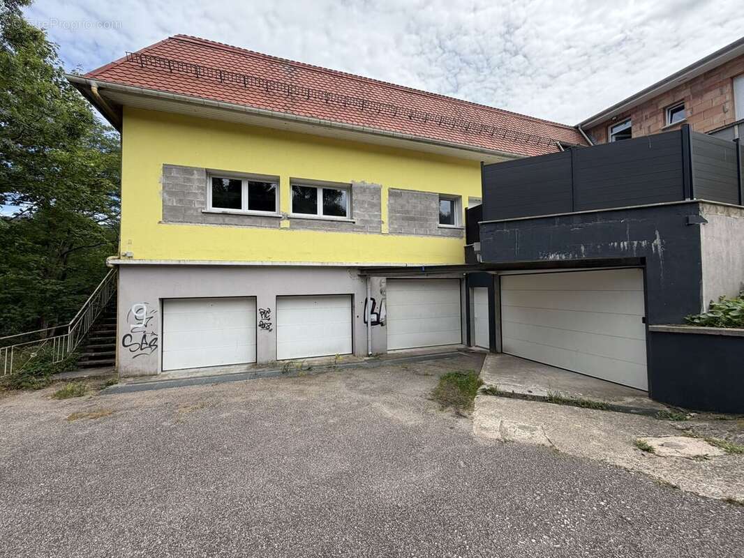 Parking 37 m² à Saint-Nabord  - photo 2