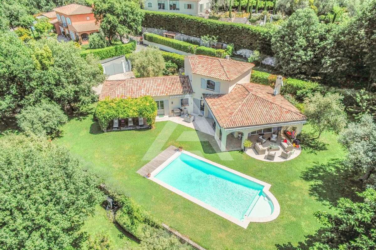 Maison à PEILLE