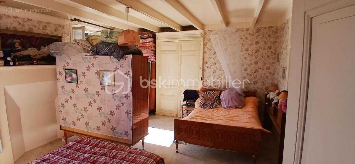 Maison à BORS(CANTON DE MONTMOREAU-SAINT-CYBARD)