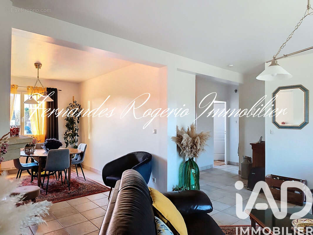 Photo 3 - Maison à NEUVILLE-AUX-BOIS