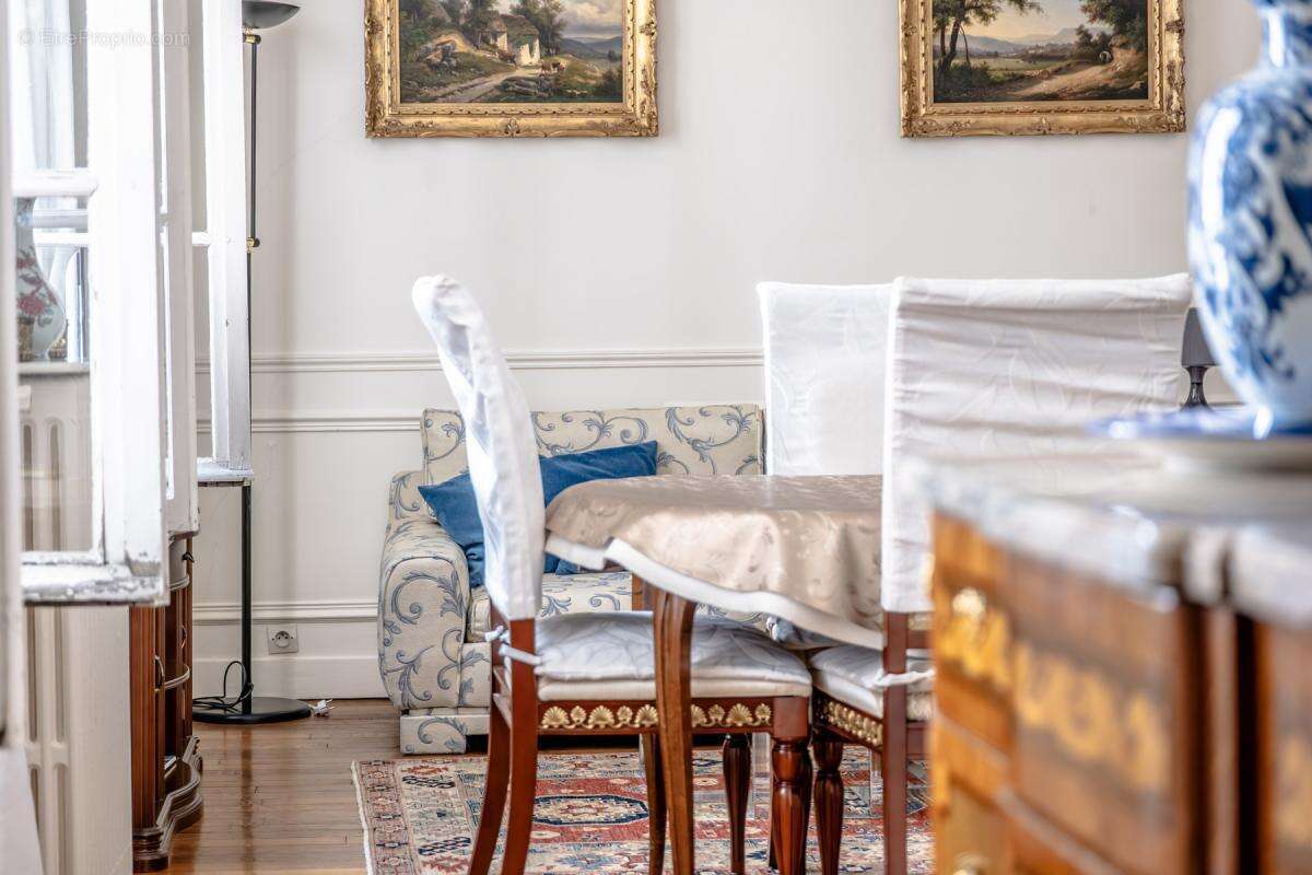 Appartement à PARIS-1E