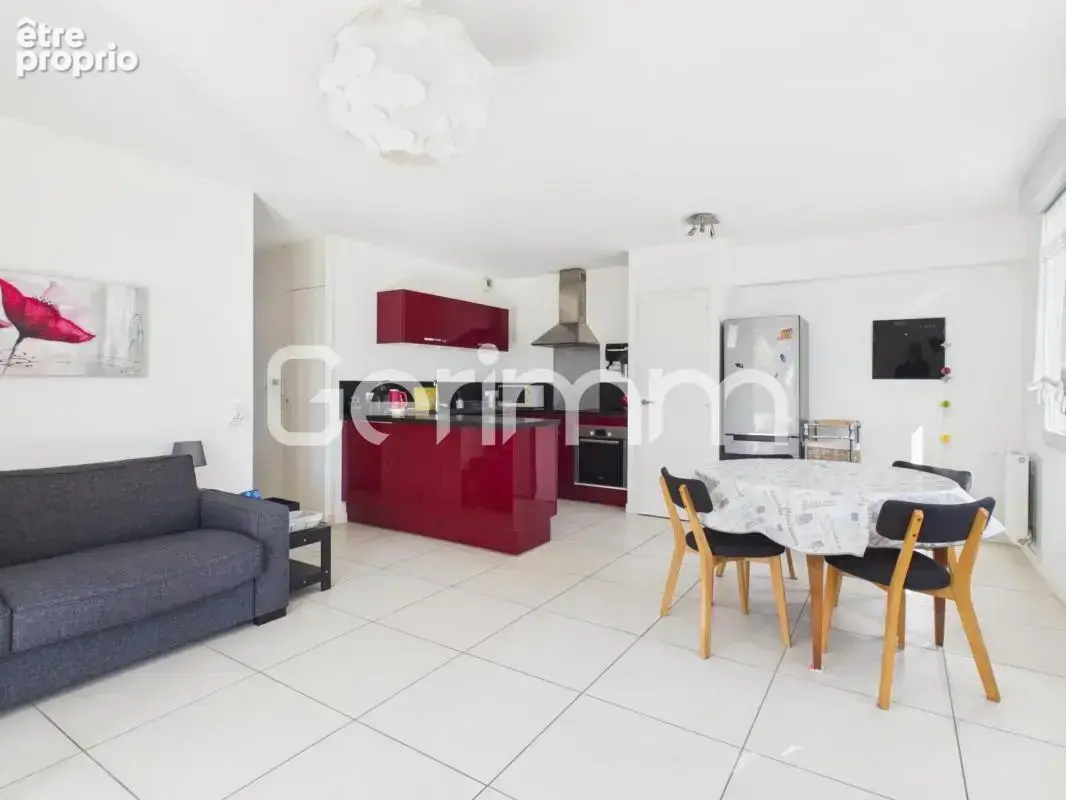 Vente - Appartement - 3 pièces + cuisine - 65 m² - 250 000 € - - photo 2