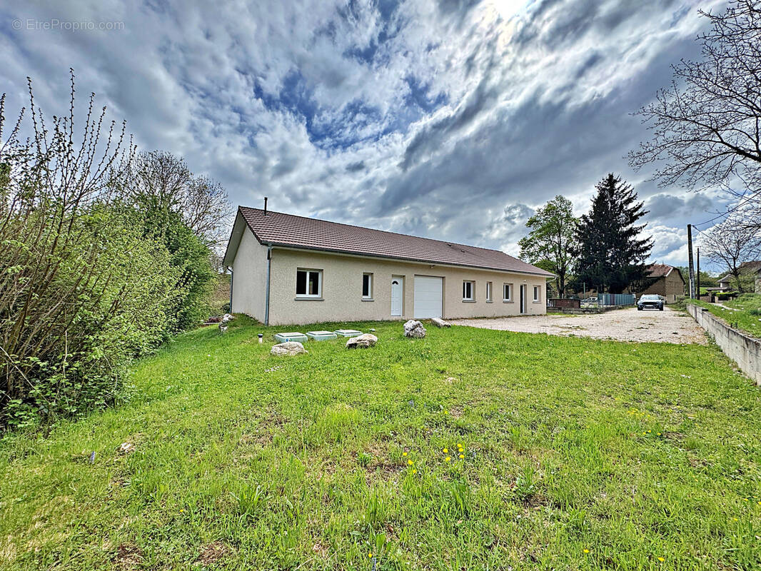 Maison à SAINT-CLAIR-DE-LA-TOUR