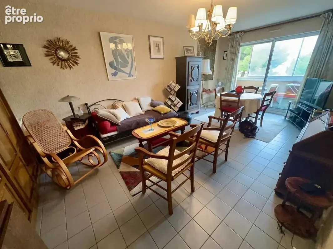 Vaste appartement F2 de 57 m2, résidence sécurisée, parc privé - photo 2