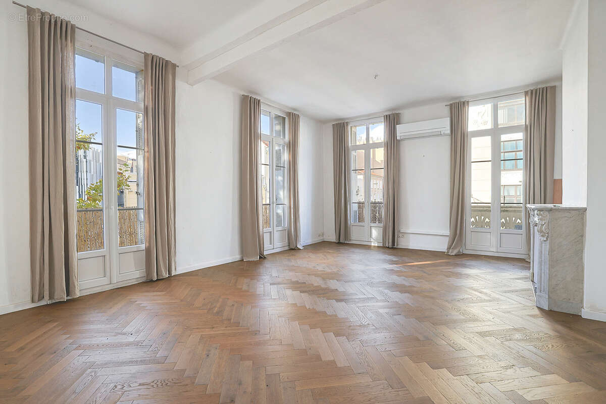 Appartement à HYERES