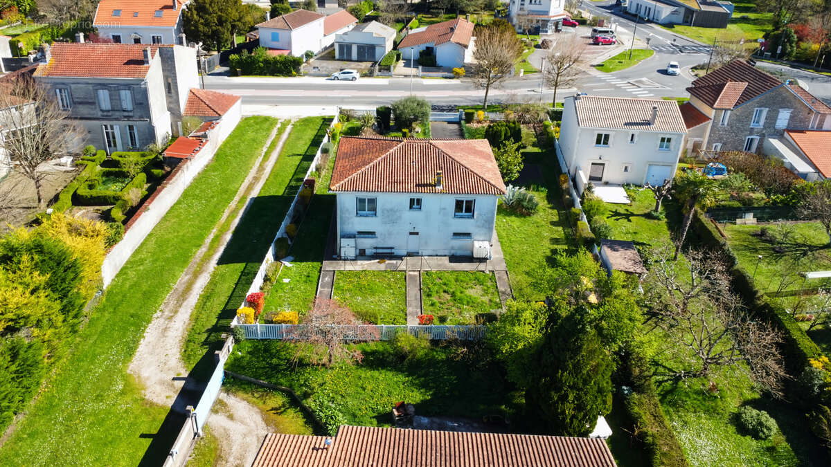 Maison à BARBEZIEUX-SAINT-HILAIRE