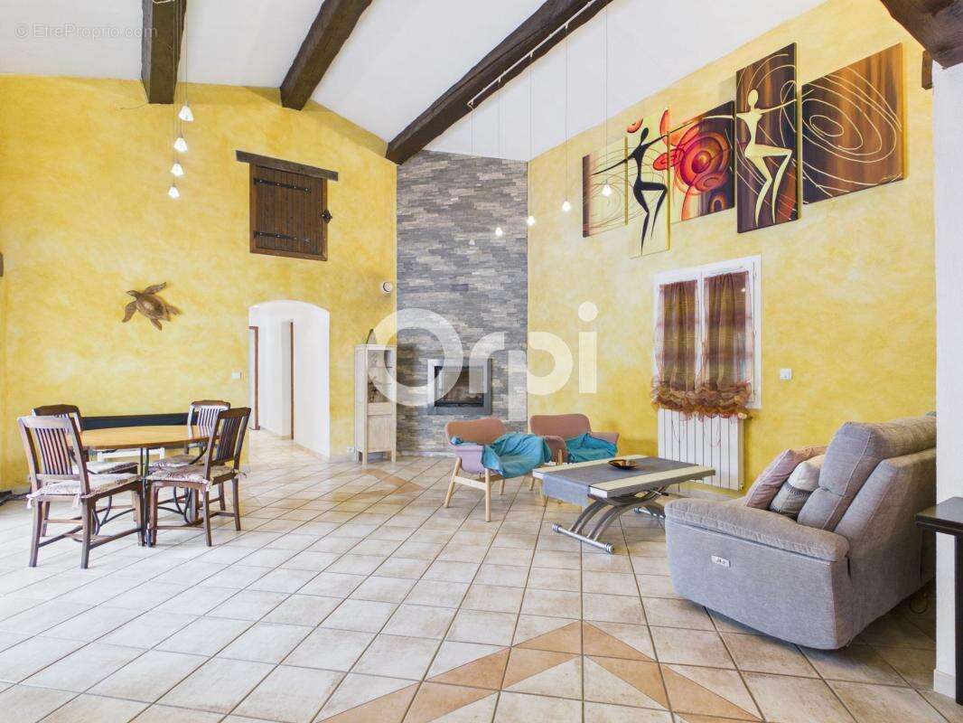 Maison à MONTAUROUX