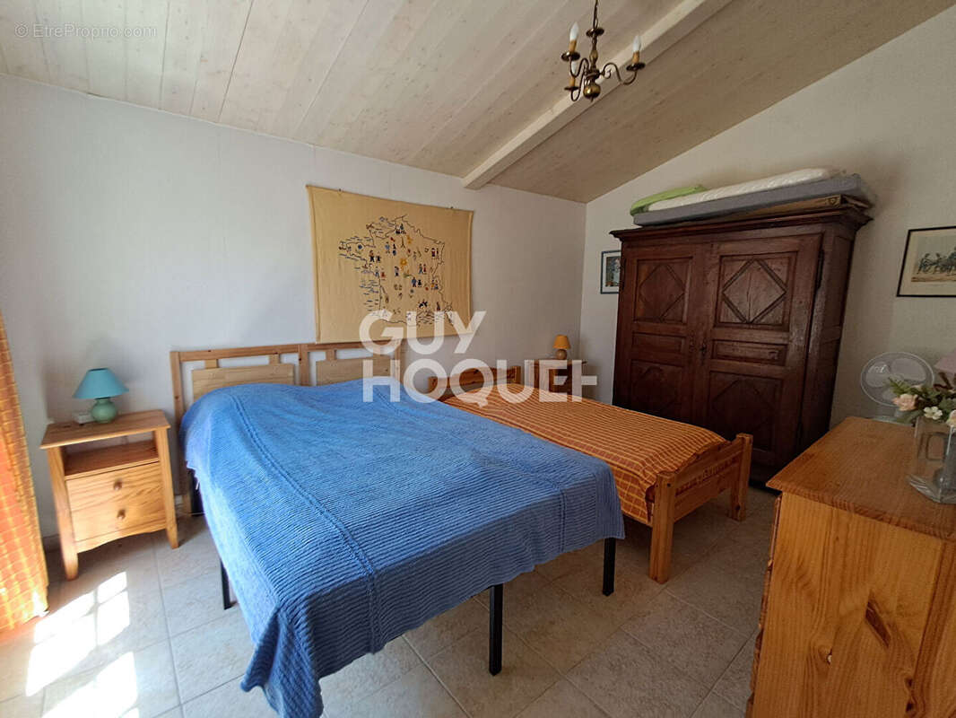Maison à vendre à La Flotte - 5 pièces, piscine, grand terrain - photo 12