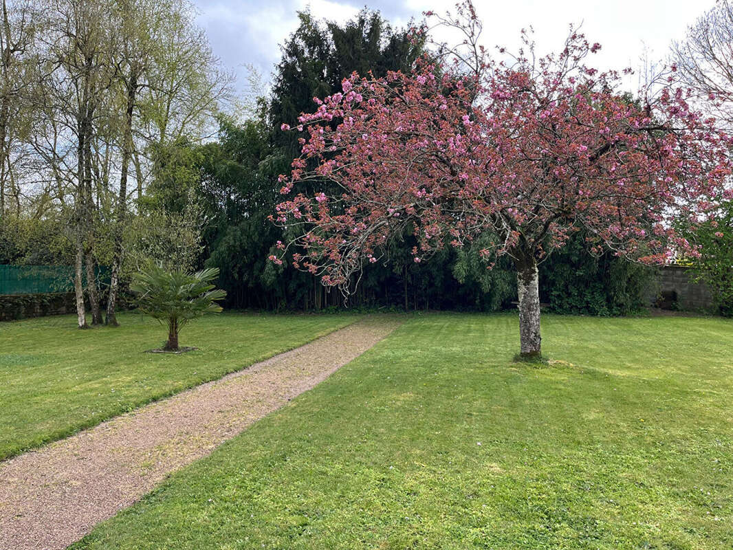 Maison à SAINT-ETIENNE-DU-BOIS