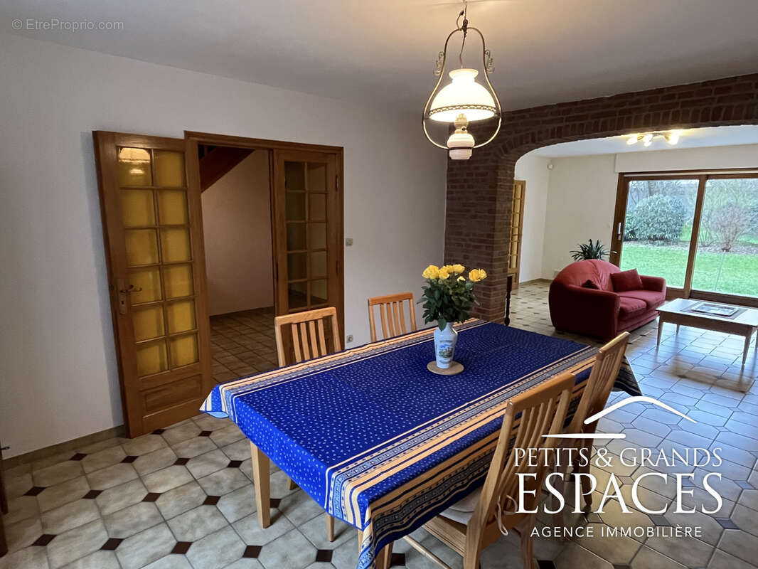 Maison à FAMARS