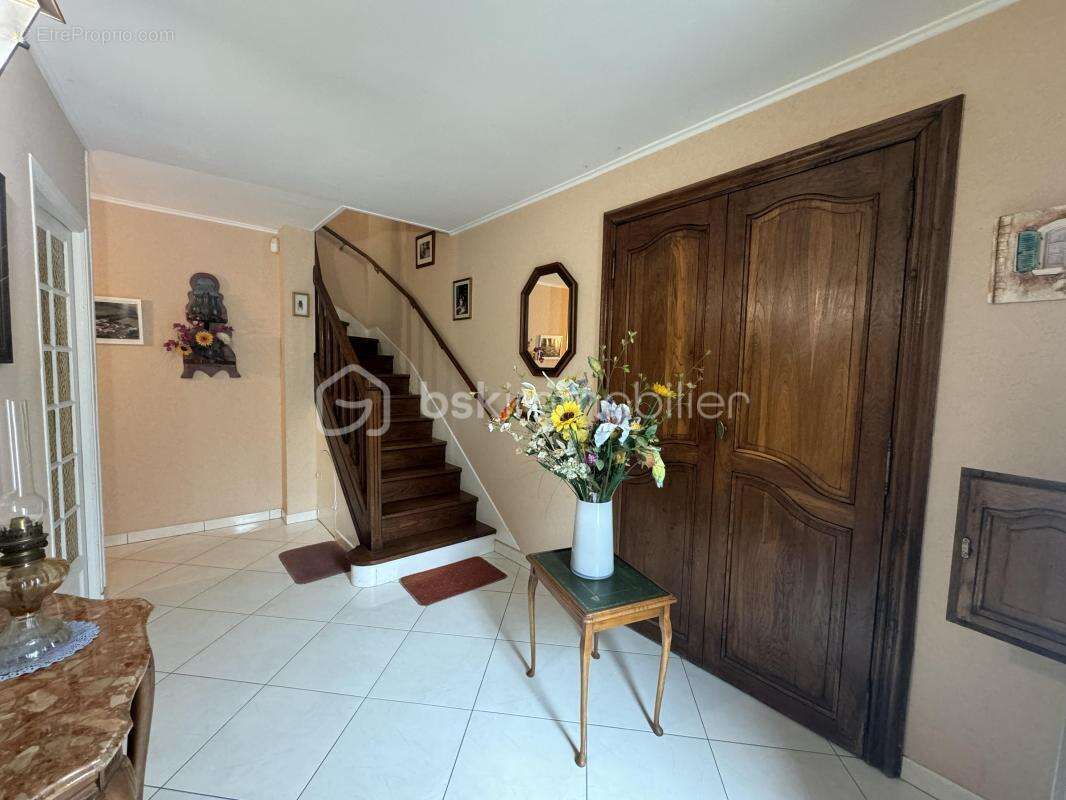 Maison à OZOUER-LE-VOULGIS