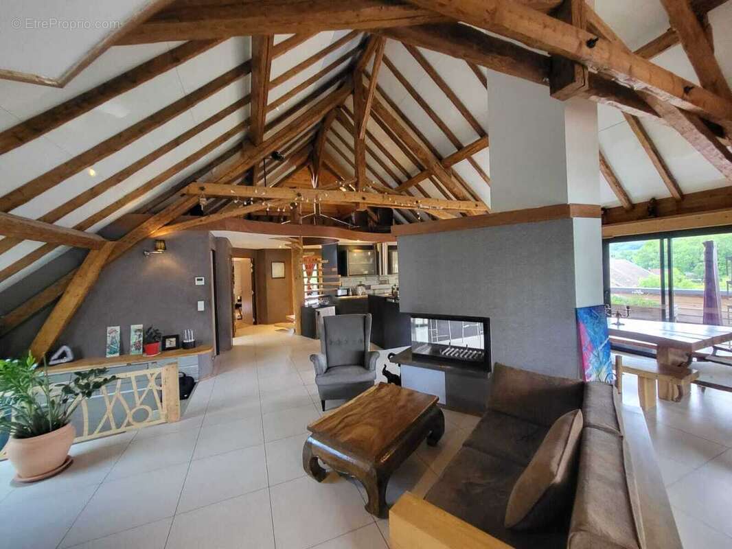 Photo 2 - Commerce à SEYNOD