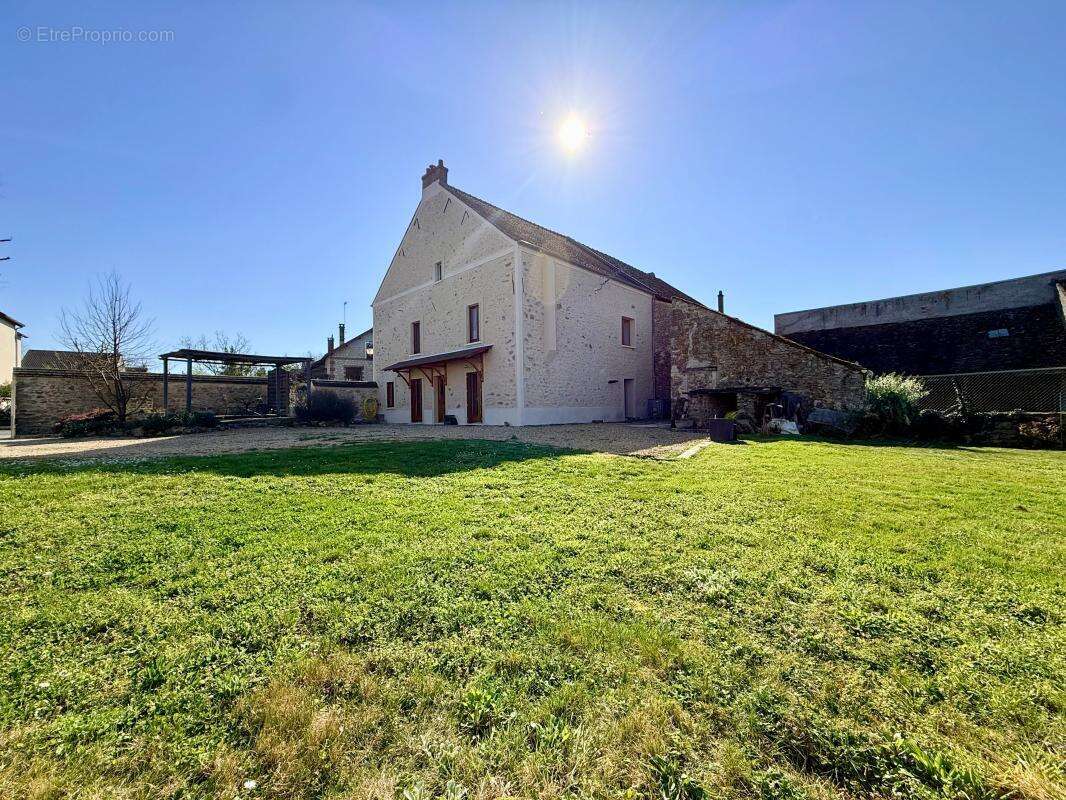 Maison à BOURAY-SUR-JUINE
