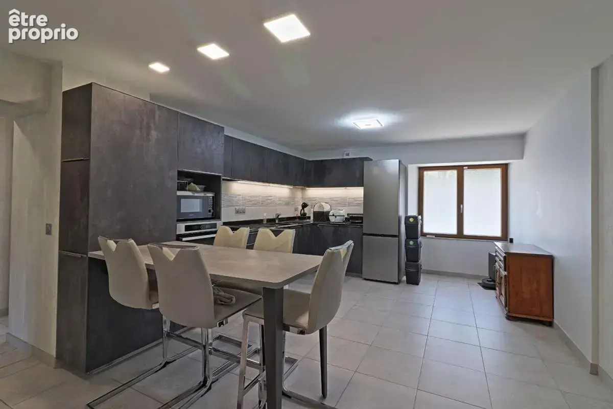 T4 dans maison (3 chambres) entièrement rénové, Doussard, 89 m² avec jardin, garage, cave et parking - photo 2