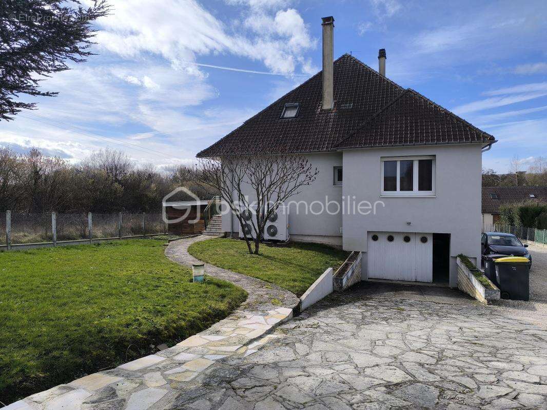 Maison à AILLANT-SUR-THOLON