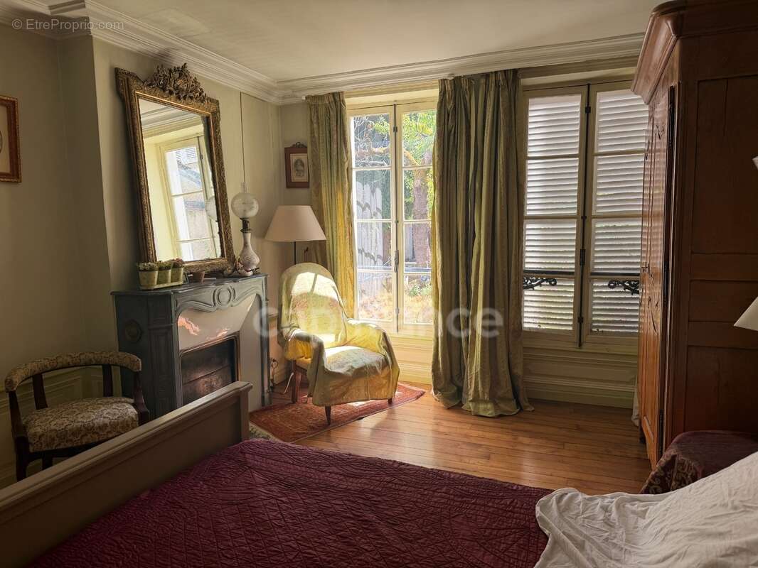 Maison à vendre 7 pièces AUXERRE (89)   Propriété de caractère de 165 m2   4 chambres   Garage   Caves    Terrain - photo 8