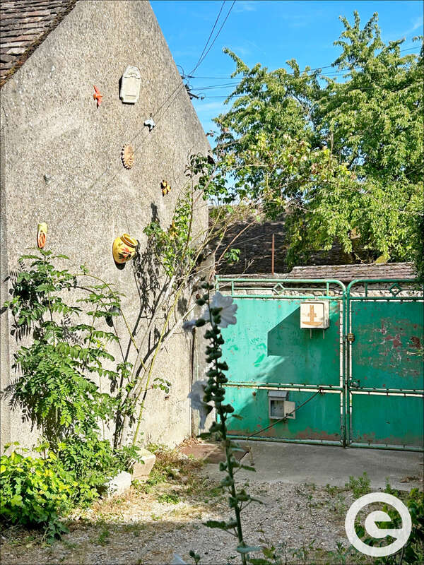 Maison 2 pièces 49.56 m2   Grange et dépendance et fort pententiel d'évolution    Terrain 389 m2   VILLEMANOCH - photo 9