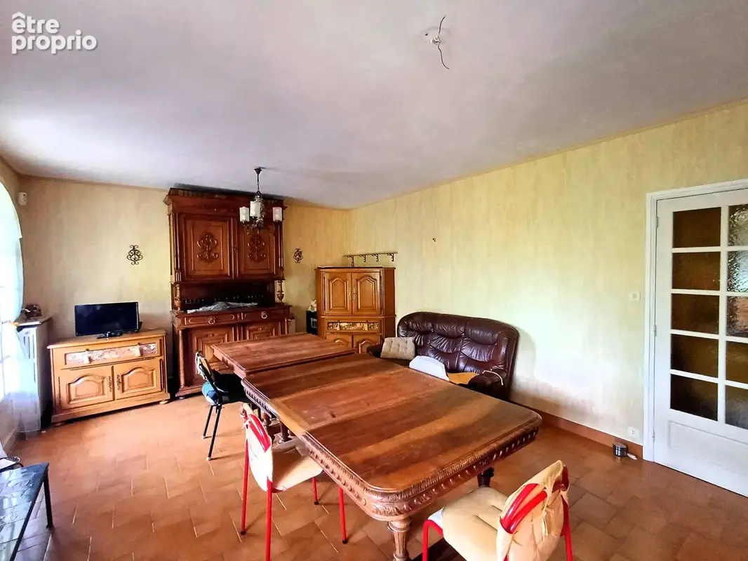 Propriété familiale à fort potentiel, 5 chambres et dépendances sur terrain arboré de 2313 m2 - photo 5